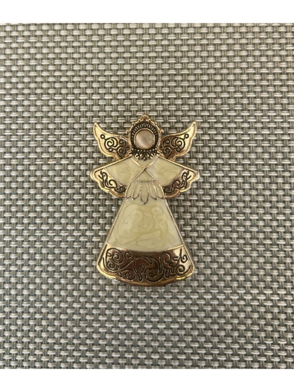 Vintage Kenneth Cole Angel Gold-Tone Cream Enamel Brooch Pin Ornate Design